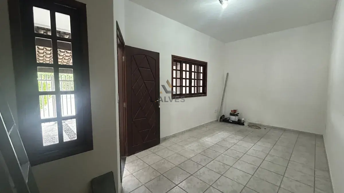 Casa à venda com 3 quartos - ,