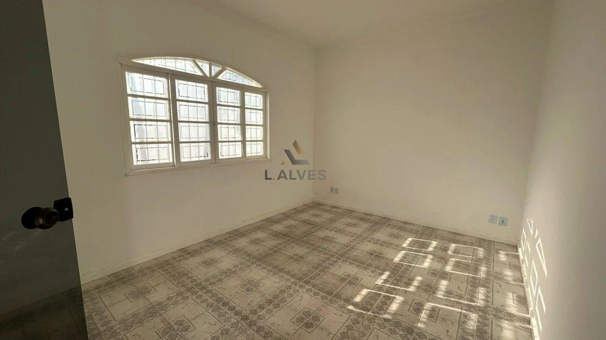 Casa à venda com 3 quartos - ,