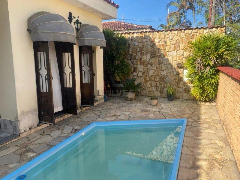 Casa à venda com 3 quartos, 220m² - ,