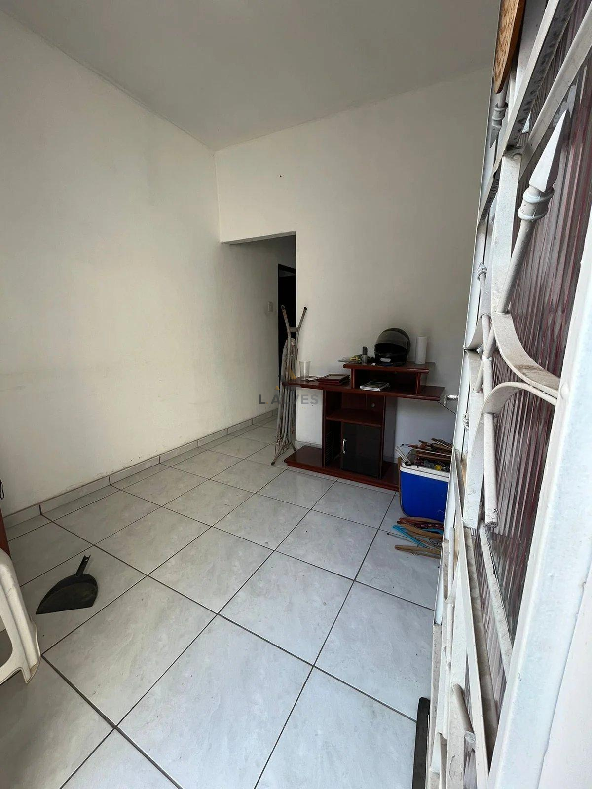 Casa à venda com 3 quartos - ,