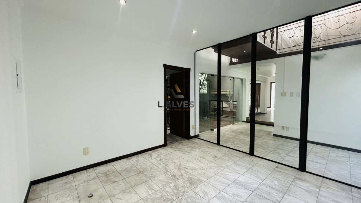 Casa para alugar com 3 quartos, 300m² - Centro,Cruzeiro