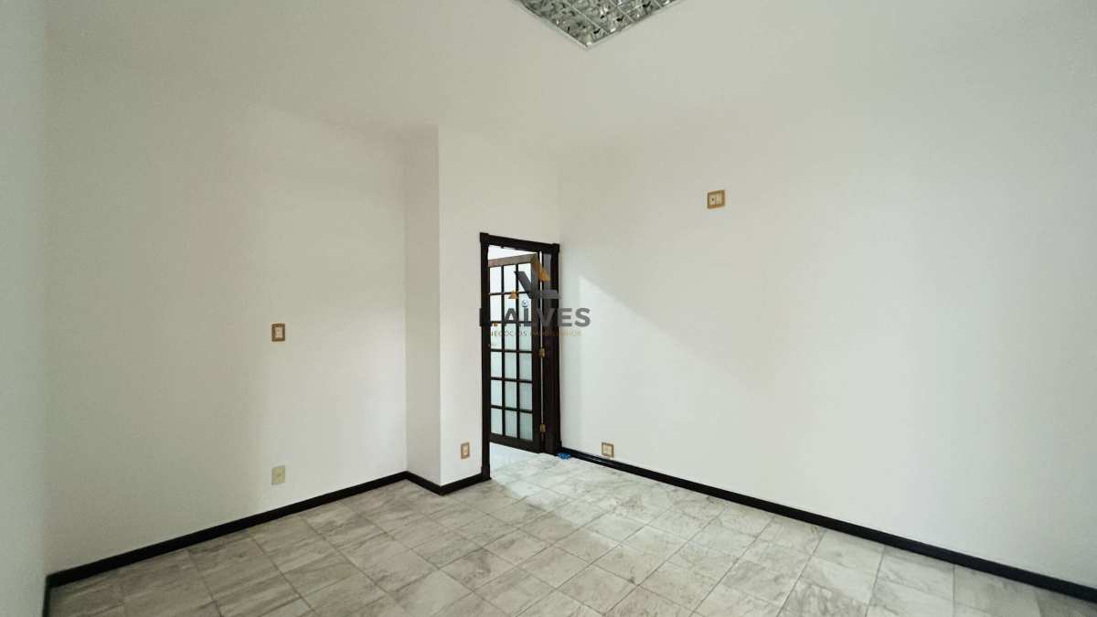 Casa para alugar com 3 quartos, 300m² - Centro,Cruzeiro