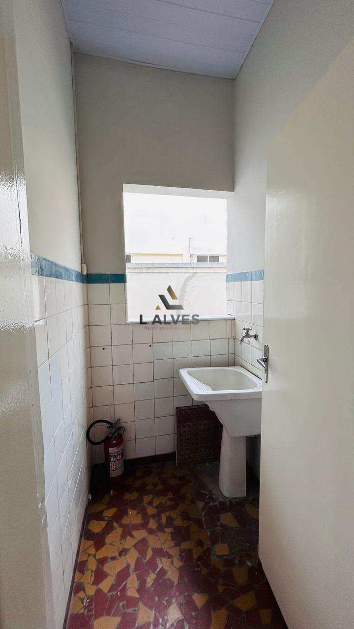  - SALAS COMERCIAIS RECÉM REFORMADAS